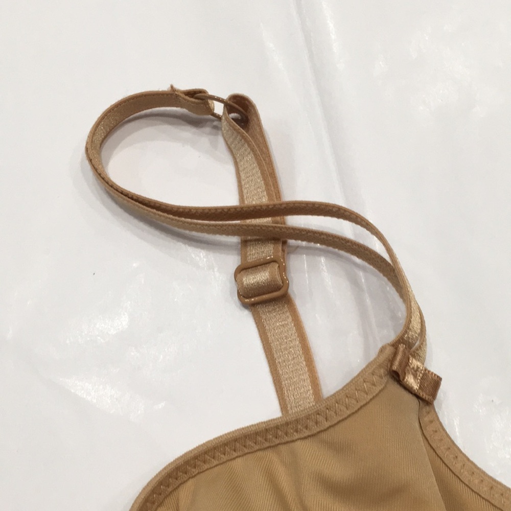Chantelle 32D underwire bra barely used - Picture 3 of 6